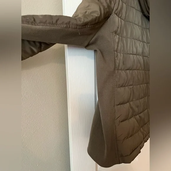 Universal Standard Women’s Puffer in Size 22-24 (Large in Universal Standard) - Picture 5 of 13